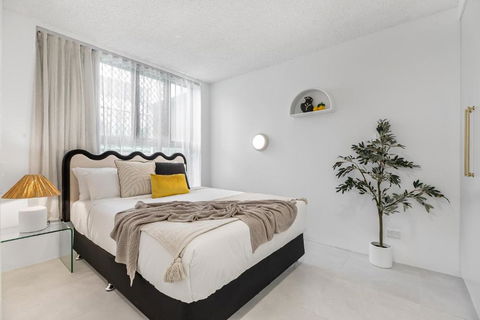 Amalfi On Alex: Seaside 2 Bedroom Retreat - Kawana Tourism 2