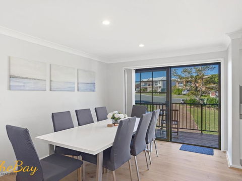 Amaroo Cres No 20 Fingal Bay Holiday Home - Kawana Tourism 1