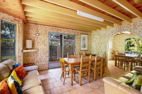 Amaroo Rainbow Shores - Kawana Tourism 2