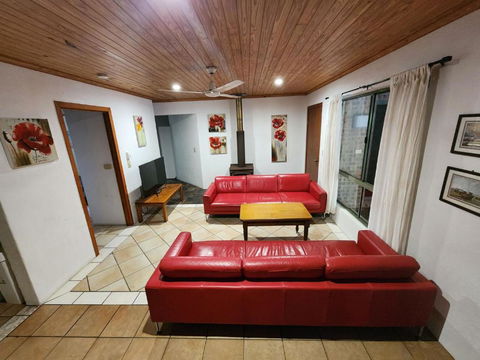 Amaroo Rainbow Shores - Kawana Tourism 1