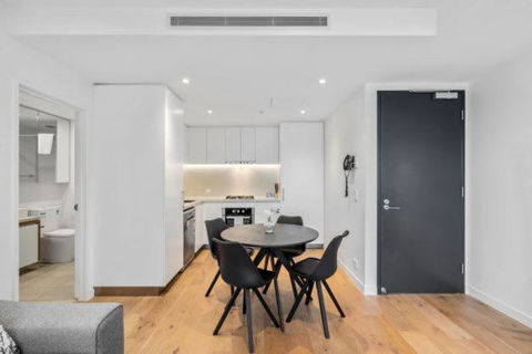 Amazing 1BR Apartment W Pool - Kawana Tourism 2