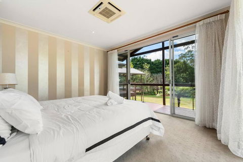 Amazing Acreage Style Living - Kawana Tourism 0
