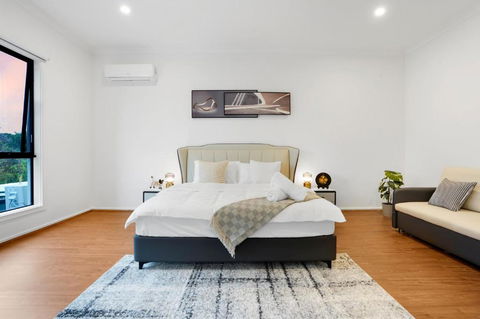 Amazing Backyard - MAX Entertain Beachside Retreat - Kawana Tourism 3