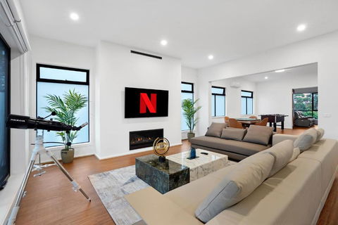 Amazing Backyard - MAX Entertain Beachside Retreat - Kawana Tourism 1