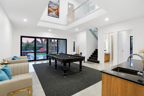 Amazing Backyard - MAX Entertain Beachside Retreat - Kawana Tourism 2