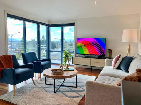 Amazing Beachfront & City Views 2 Bed 2 Bathroom - Kawana Tourism 0