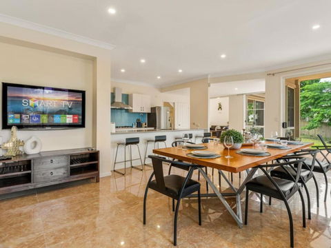 Amazing Broadwater City View Holiday Home With Pool - Kawana Tourism 0