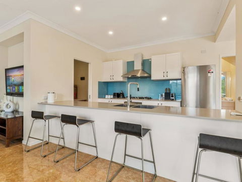Amazing Broadwater City View Holiday Home With Pool - Kawana Tourism 3
