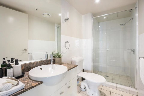 Amazing Chevron Heart Of Surfers Apartment - Kawana Tourism 2