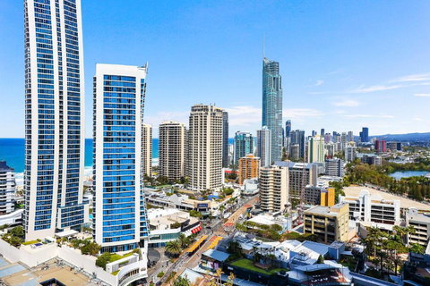 Amazing Chevron Heart Of Surfers Apartment - Kawana Tourism 4