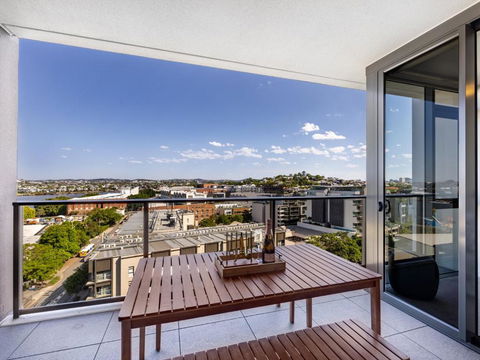 Amazing Cityview Glamourous 2BR Apt W Parkpool - Kawana Tourism 3