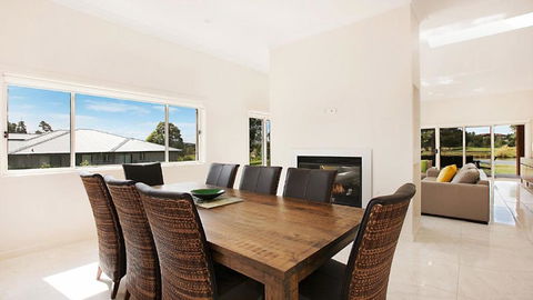 Amber Lakes - The Vintage - Kawana Tourism 2