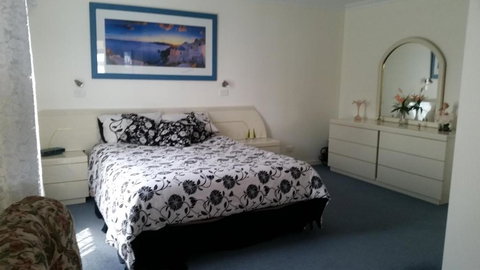 Ambience Apartments Penthouse - Kawana Tourism 1