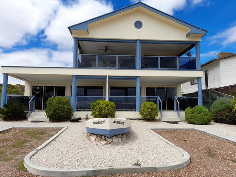 Ambience Apartments Penthouse - Kawana Tourism 4