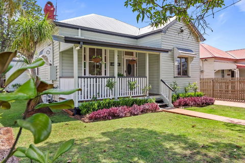 Ambiente Cottage - Pet And Family Friendly - Kawana Tourism 0