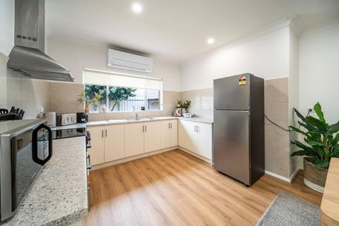 Ambrosia - Designer 3BR WiFi - Kawana Tourism 3