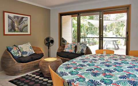 AMITY BEACH BUNGALOW - Kawana Tourism 1