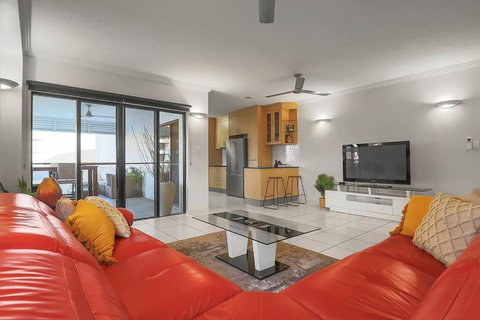 An Abode On Abbott - In The Heart Of The City - Kawana Tourism 0