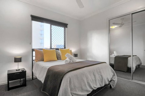 An Abode On Abbott - In The Heart Of The City - Kawana Tourism 1