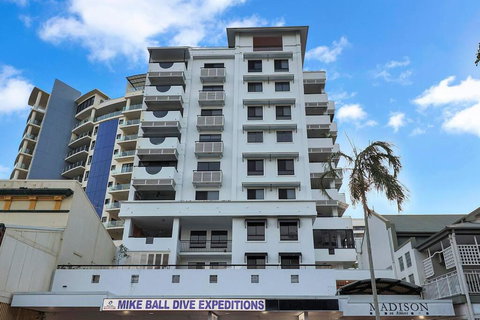 An Abode On Abbott - In The Heart Of The City - Kawana Tourism 2