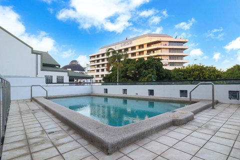 An Abode On Abbott - In The Heart Of The City - Kawana Tourism 3