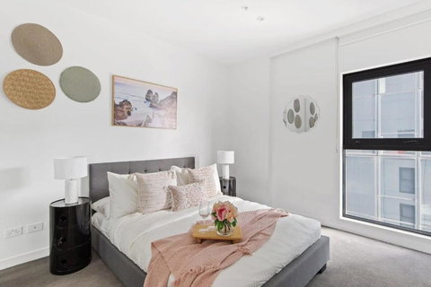 An Amazing 2BR Apt With City Views In Southbank - Kawana Tourism 1