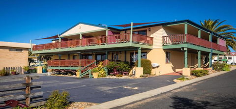 Anchors Aweigh - Adult & Guests Only - Kawana Tourism 0