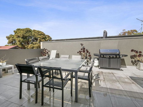 Anderson Central Torquay 36 - Kawana Tourism 0