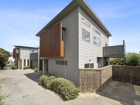 Anderson Central Torquay 36 - Kawana Tourism 1