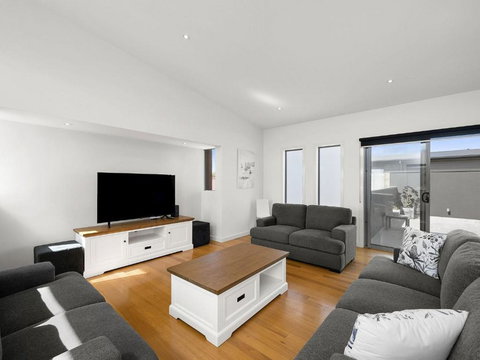 Anderson Central Torquay 36 - Kawana Tourism 3