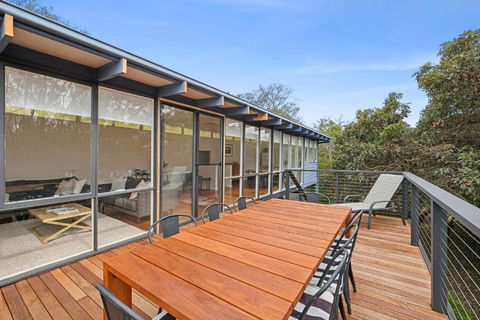 Anglesea Beach Retreat - Kawana Tourism 1