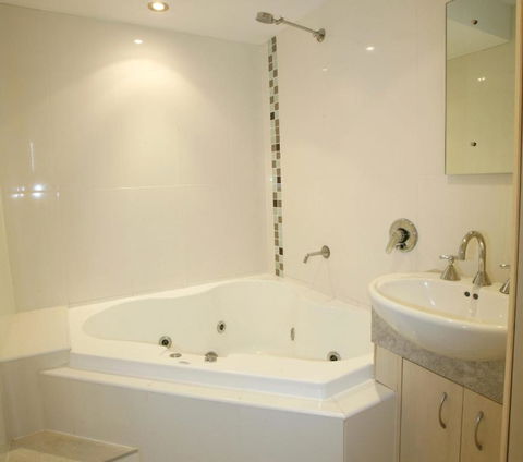 Allamanda U2 Awesome Location - Kawana Tourism 3