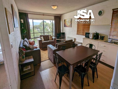 Alpine Mountain View Kirwan 48 - Kawana Tourism 1