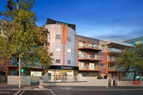 Amazing Accommodations: St Kilda - Kawana Tourism 1