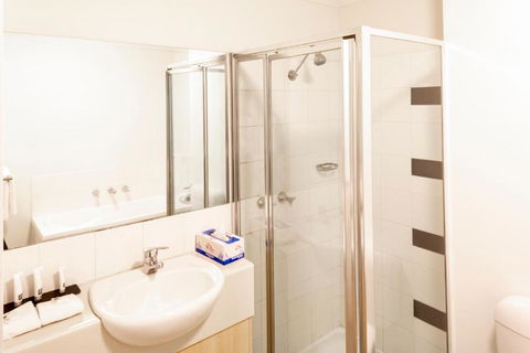 Amazing Accommodations: St Kilda - Kawana Tourism 2