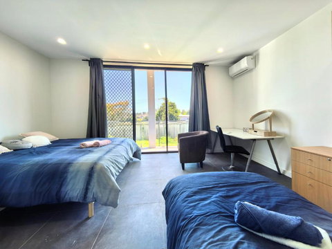 Aircon And Private Bathroom Walk To Train Station With Free Wifi Kitchen And Laundry - Kawana Tourism 3
