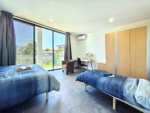 Aircon And Private Bathroom Walk To Train Station With Free Wifi Kitchen And Laundry - Kawana Tourism 2