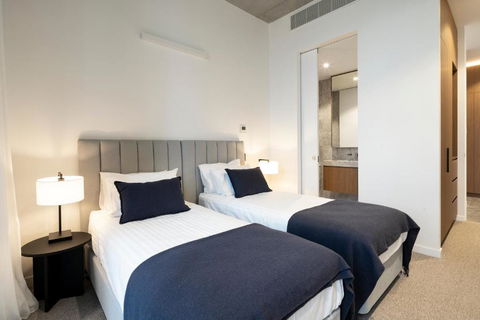 Alfred & Turner Apartments, Luxury 2 Bedroom Condos In The Heart Of The Valley - Kawana Tourism 2