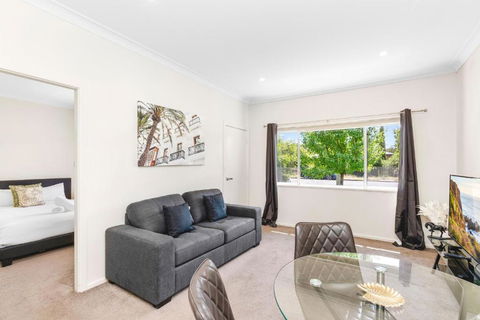 Altus Wagga Apartments - Kawana Tourism 4