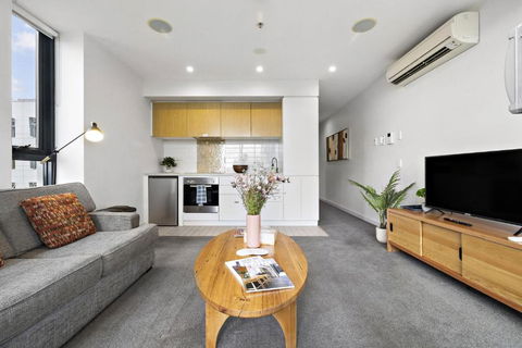 Aster - The Metropolitan Hideaway - Kawana Tourism 3