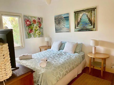 Artist Apartment Between Beach And Main - Kawana Tourism 2