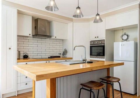 Antique Retreat - Kawana Tourism 3