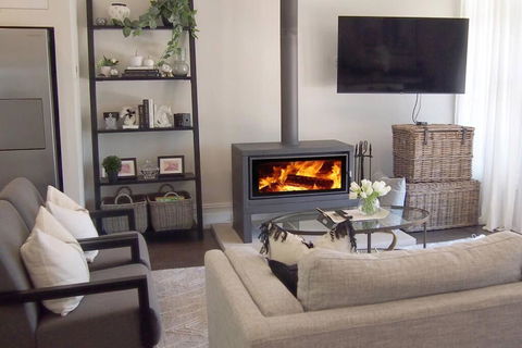Antler & Oak Cottage: Provincial Luxe In Moss Vale - Kawana Tourism 4