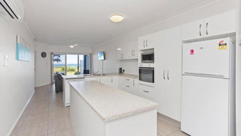 Apartment 19 - The Meridian - Kawana Tourism 1