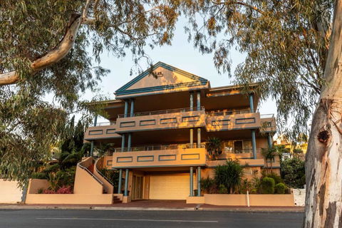 Apartment 2, 9 River Lane Mannum - Kawana Tourism 0