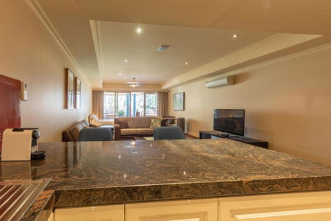 Apartment 2, 9 River Lane Mannum - Kawana Tourism 1