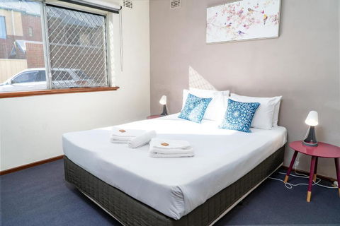 Apartment 3 Burswood - Kawana Tourism 0