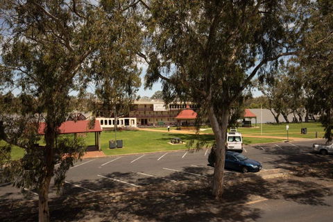 Apartment 4, 9 River Lane Mannum - Kawana Tourism 3