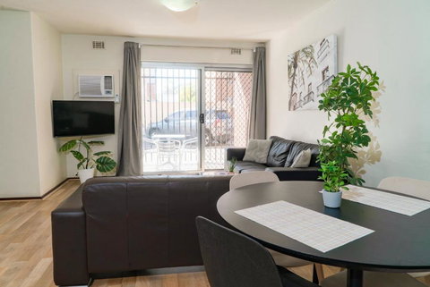 Apartment 4 Burswood - Kawana Tourism 1