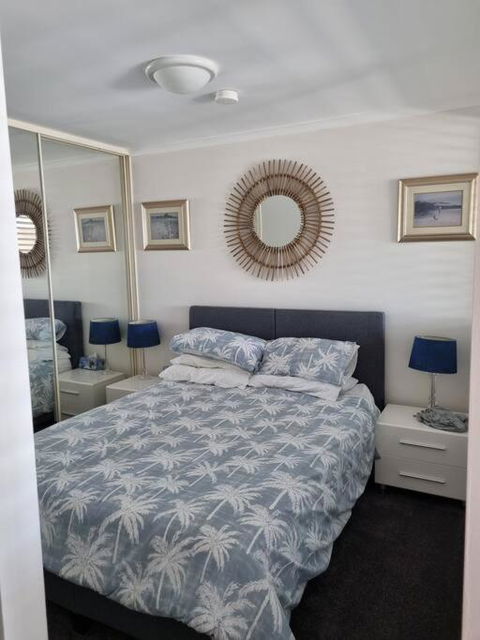 Apartment At The Entrance - Kawana Tourism 3